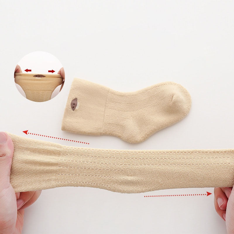 Warm children's cartoon thick socks made of breathable cotton, essential infant clothing accessories