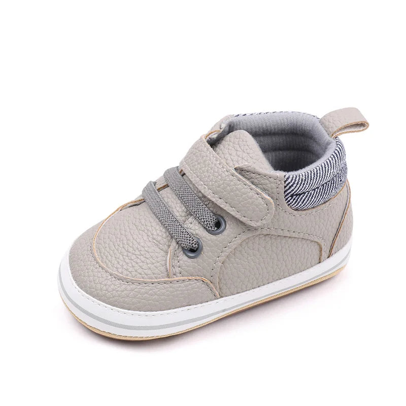 New baby firstwalker shoes, soft and non-slip, combining comfort with cute baby fashion.
