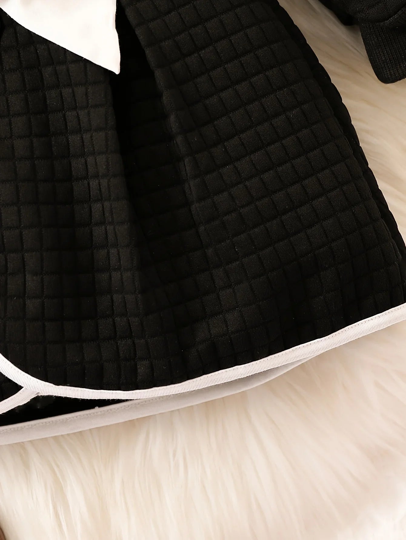 Stylish baby girls' black and white thermal outfit, belted dress and top, ideal for cold weather