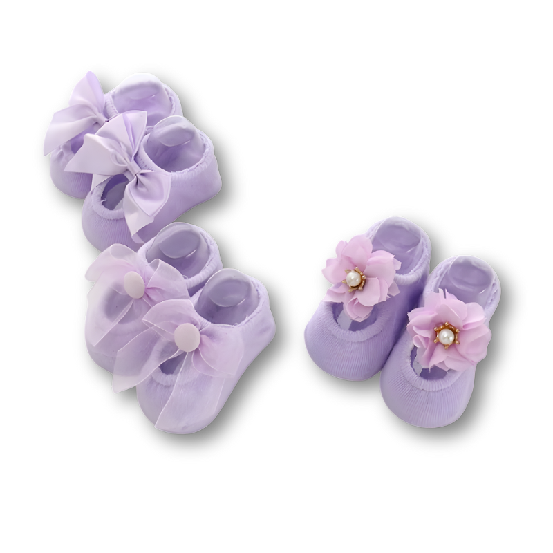 Stretchy white baby girl non-slip ballet bow socks, showcasing comfortable design and elegant detail