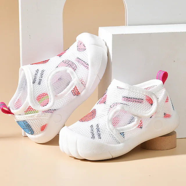 Front view of unisex baby breathable mesh sandals, ideal for warm weather adventures.