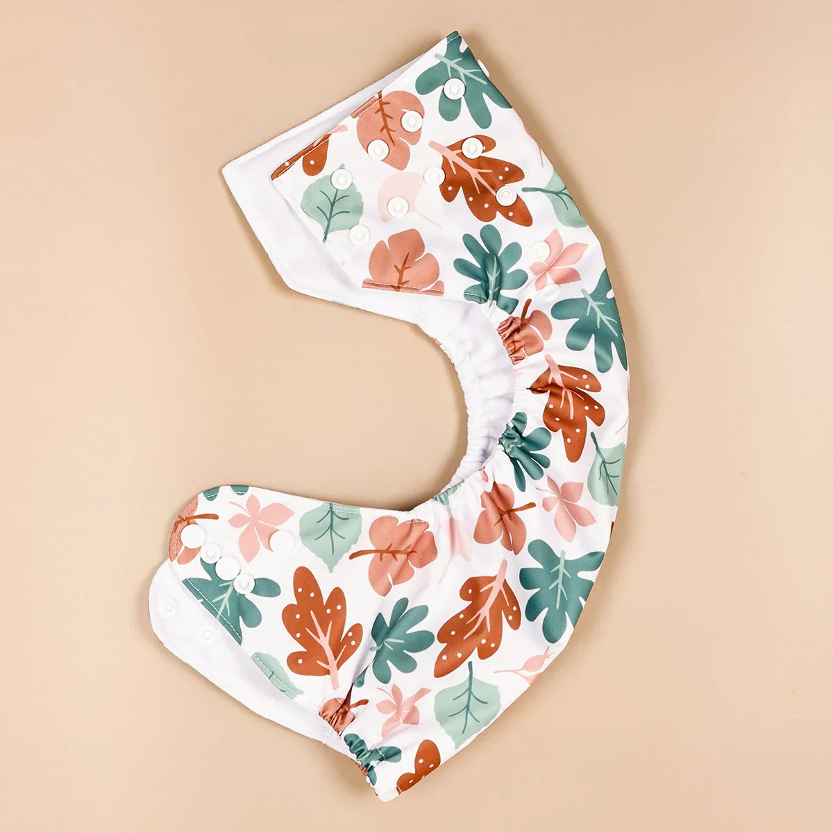 Sustainable parenting pack: 3 reusable unisex cloth diapers, ecological and soft for infant comfort.