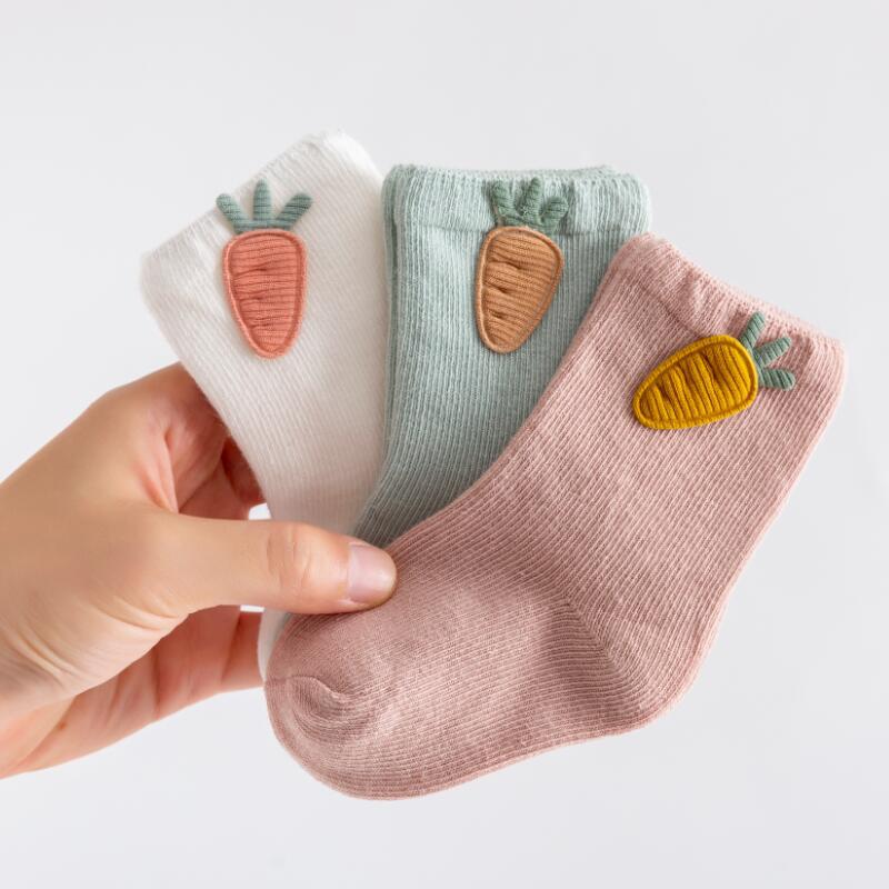 Baby accessories: three pairs of unisex cotton newborn socks, perfect for delicate skin.