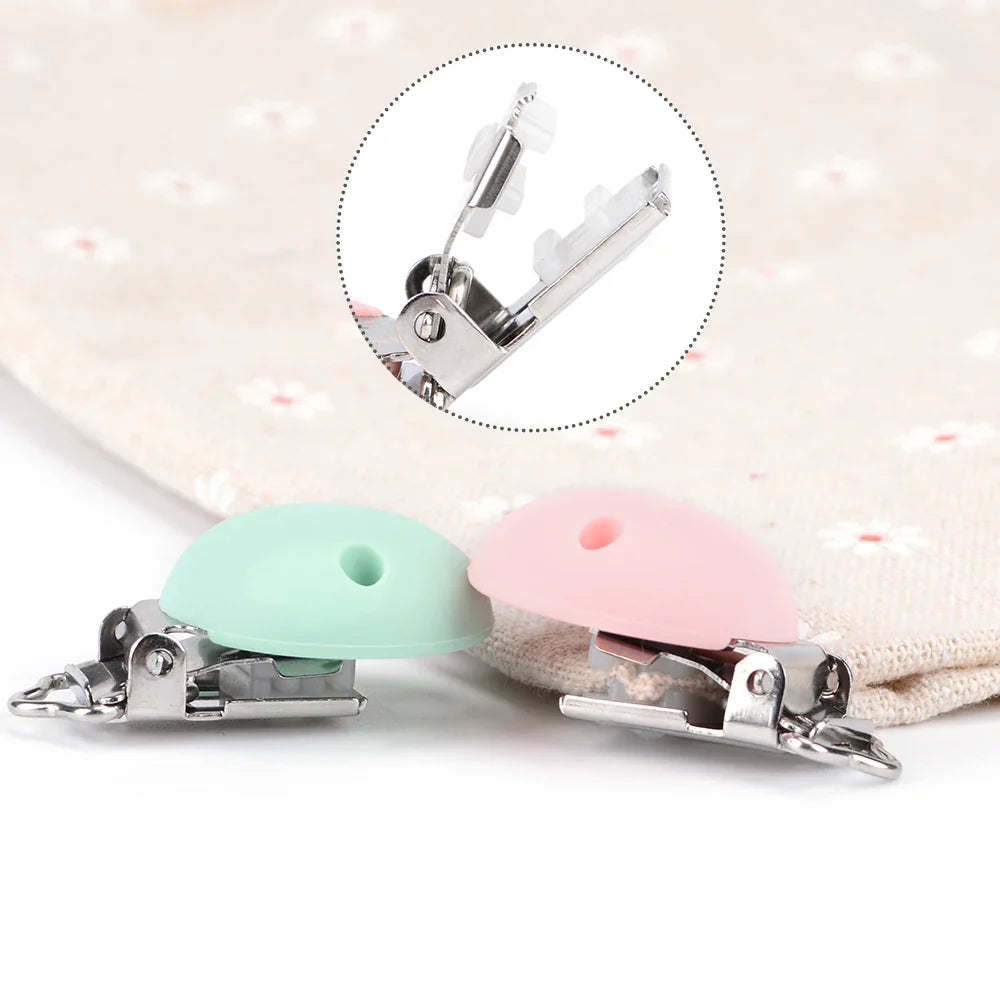 Baby essential: 5-pack silicone round pacifier clips, BPA-free, perfect for nursing & feeding.