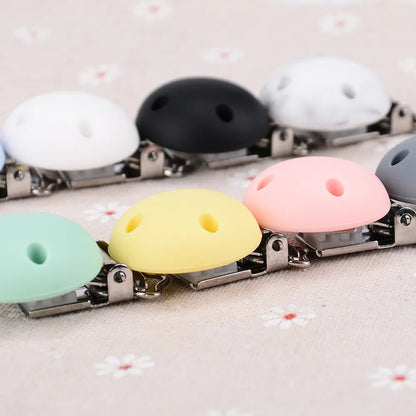 Safe baby accessories: 5 round silicone pacifier clips, BPA-free, ideal baby shower gift.