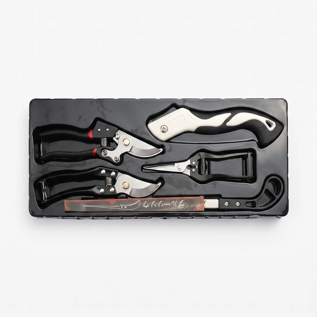High-quality steel blade garden hand tools in an essential 5-piece kit. Durable for all outdoor plant care.
