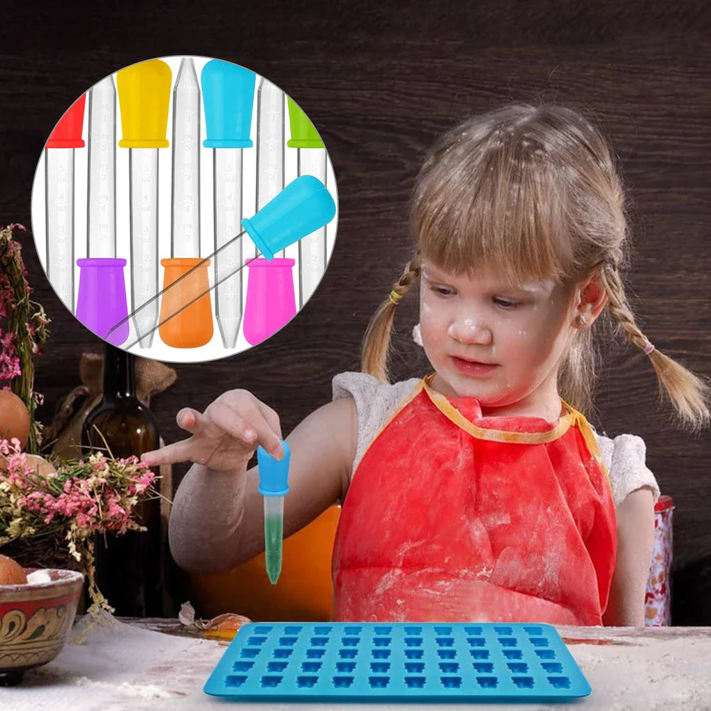 Accurate dosing 5ml medicine droppers, silicone and plastic for baby care, random colors