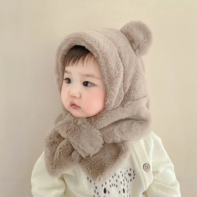 Close-up of the plush fabric on a baby bear winter hat scarf, ensuring comfort and warmth.