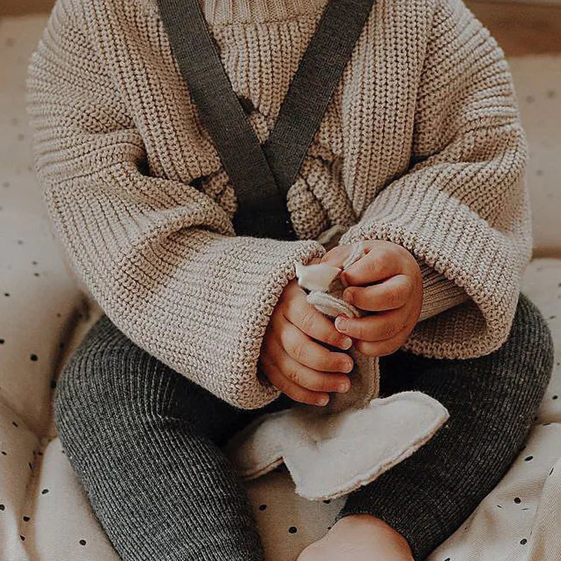 Knitted outerwear for babies, a warm loose sweater suitable for autumn winter, featuring ribbed cuffs.