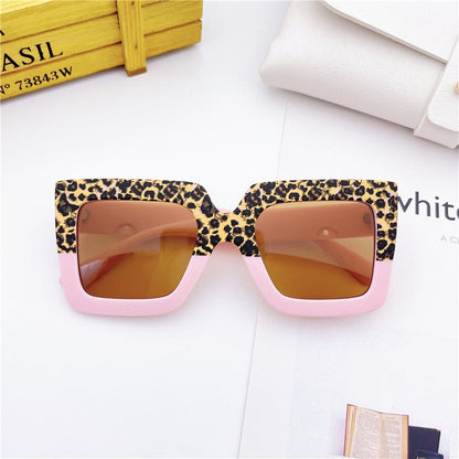 Baby gift: leopard print sunglasses, a fashionable and practical present for new parents and infants.