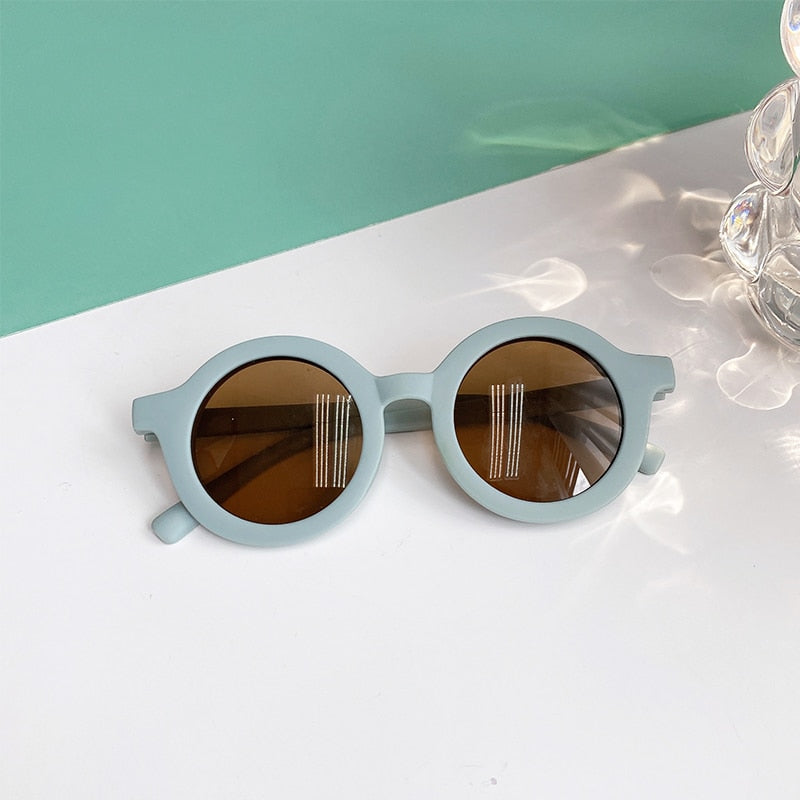 Toddler shades with a fun leopard print, ensuring sun protection and a playful look for little ones.
