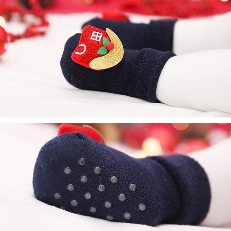 Cozy baby apparel: warm, non-slip newborn socks in a soft knit material