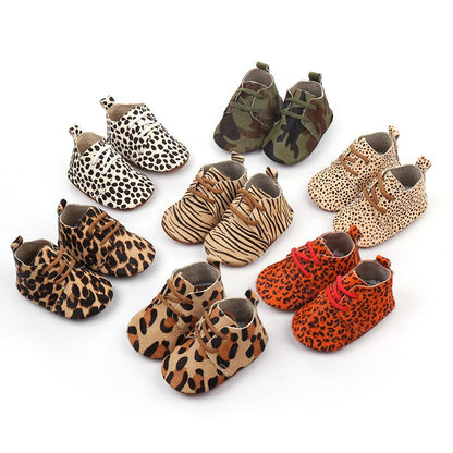 Adorable baby leather moccasins for first walkers, soft sole in genuine leather, anti-slip design.