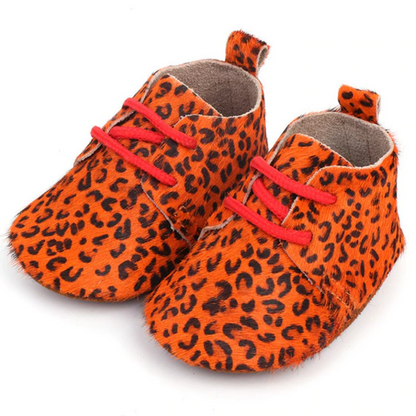 Cute pink genuine leather baby moccasins, soft sole first walker shoes, ideal anti-slip toddler footwear.