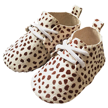 Stylish genuine leather baby moccasins, soft sole first walker shoes, comfortable and anti-slip for toddlers.