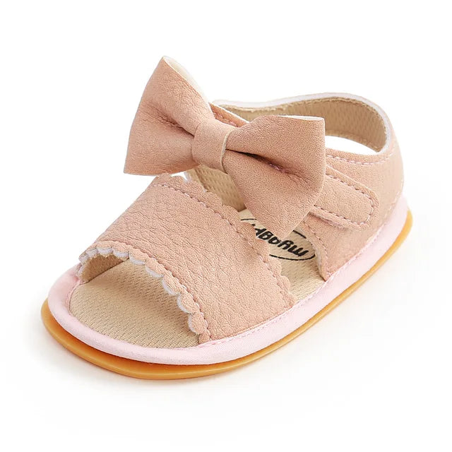 Anti-slip baby sandals in a stylish design, perfect for new walkers' outdoor activities.