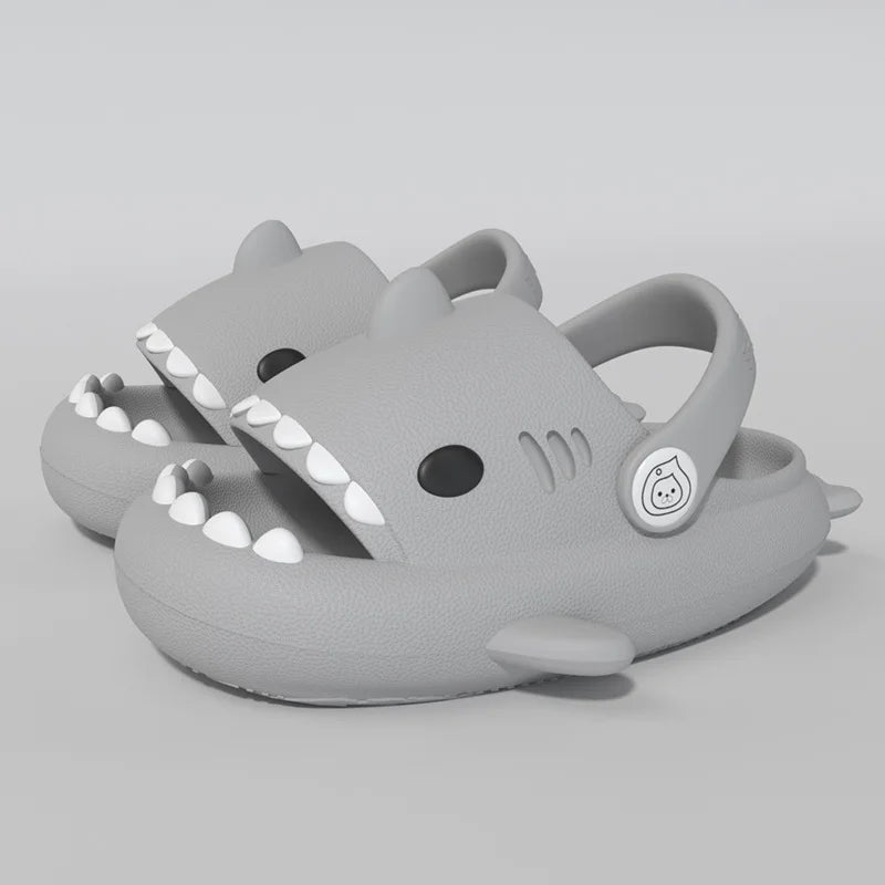 Summer shoes for children: anti-slip shark cartoon sandals with comfortable soft sole.