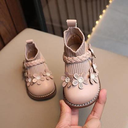 Girls' spring summer floral soft sole shoes, ideal for little feet comfort.
