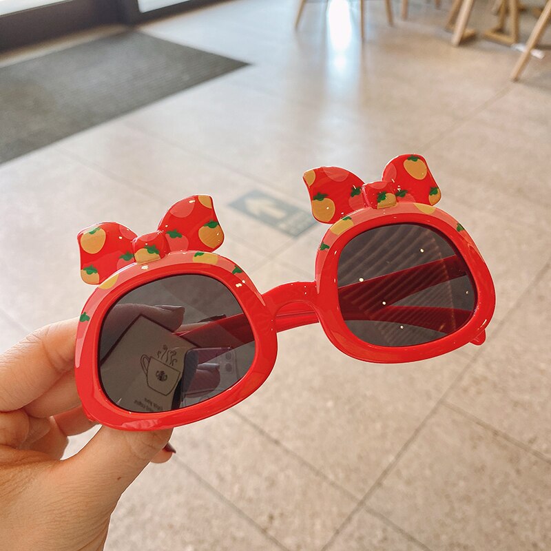 Girls' bee cartoon sunglasses, combining cute design with high-quality UV sun protection.