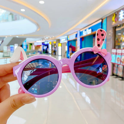 Cute yellow duck cartoon sunglasses for girls, providing essential UV protection for kids' eyes.