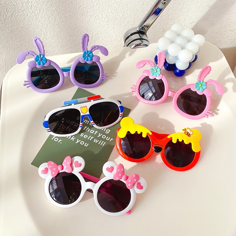 Cute bee cartoon sunglasses for girls, combining children's fashion with vital UV defense.