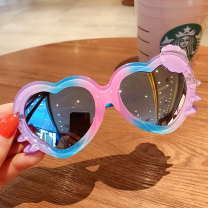Playful girls' duck cartoon sunglasses in bright yellow, designed for children's UV protection.