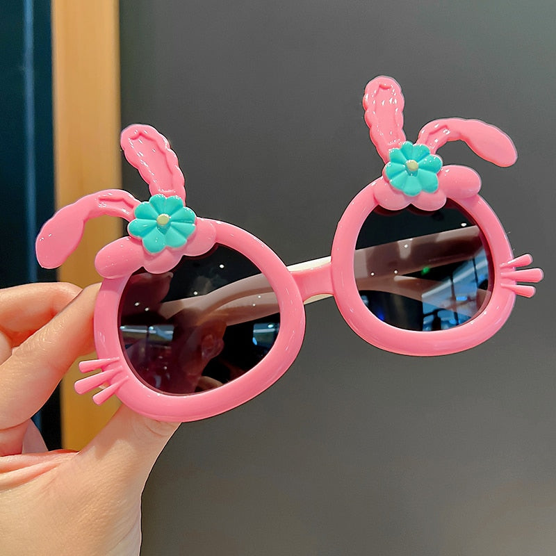 Stylish girls' cat cartoon sunglasses in a lovely purple, offering maximum UV eye protection.