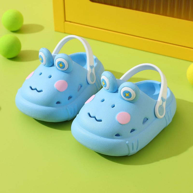 Lightweight anti-slip EVA cartoon frog slippers for children's playtime, comfortable kids footwear