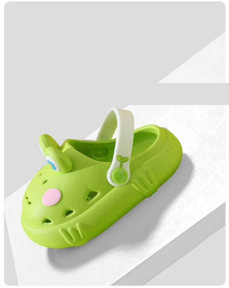 Kids' comfortable green frog EVA slippers, anti-slip children footwear with cartoon design