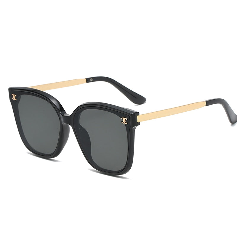Cute children's blue round frame sunglasses, perfect for sun protection and summer adventures.