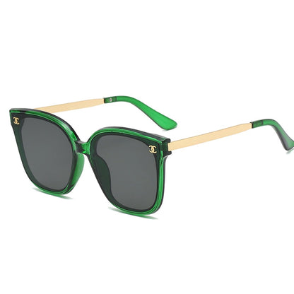 Boys' round frame sunglasses in classic black, offering reliable UV protection for outdoor activities.