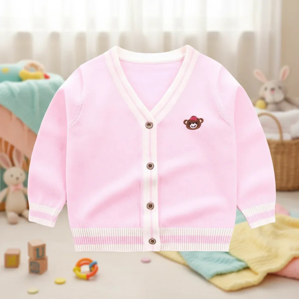 Bear print knitted cardigan, ideal for both boys and girls, cozy and chic fall outerwear piece.
