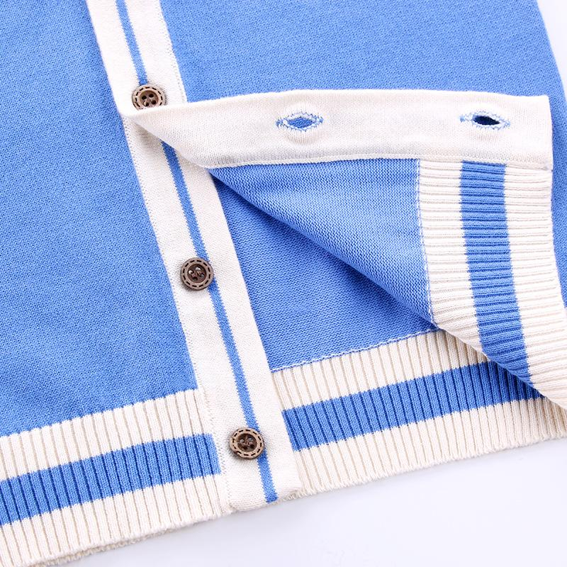 Cute bear-themed knitted cardigan, toddler & kids clothing, perfect for everyday autumn wear.