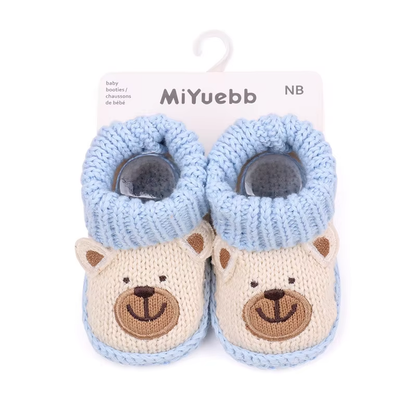 Newborn essentials: knitted non-slip booties in a soft, breathable design.