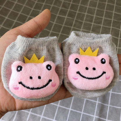 Baby clothing: cozy anti-slip newborn socks with a friendly lion character, infant footwear