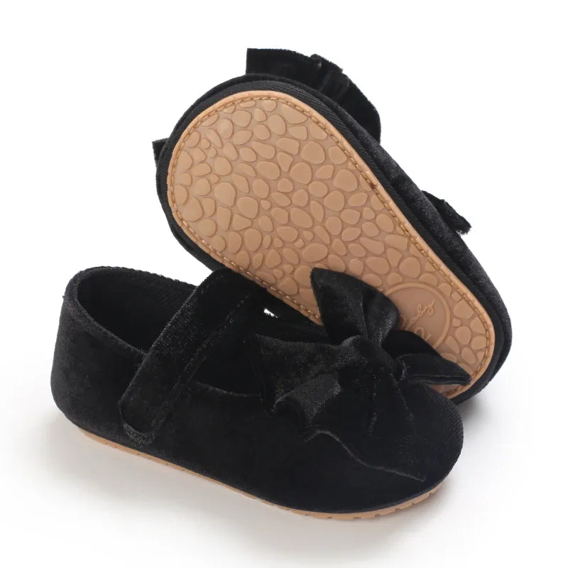 White baby girl anti-slip flat shoes with bows, cotton first walker, safe for baby's steps