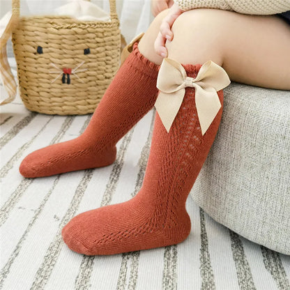 Unisex grey knee-high socks featuring sweet bows for kids.