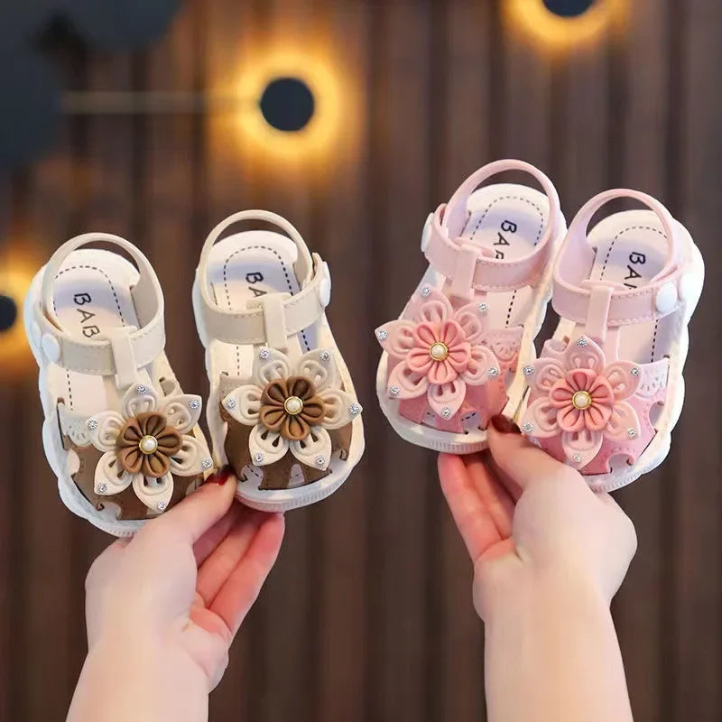 Pink bow summer sandals for baby girls, featuring soft straps and cute design.