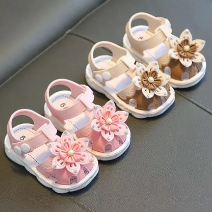 Stylish pink bow sandals for baby girls, combining fashion and comfort.