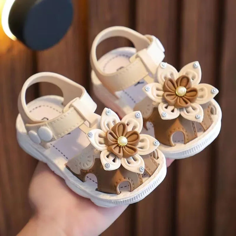 Toddler girls' beige bow summer sandals, perfect for outdoor fun.