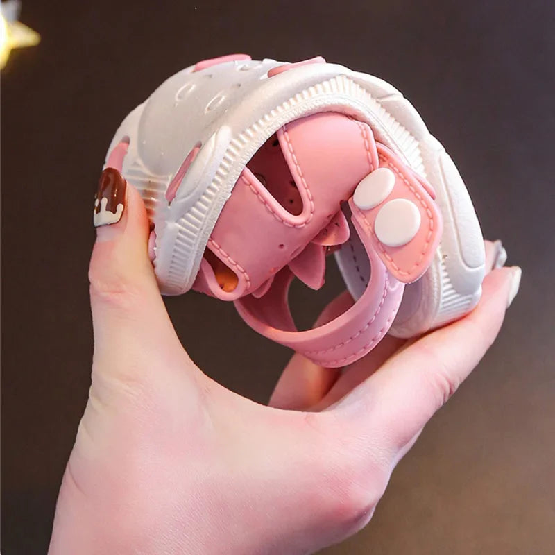 Baby girl's pink bow sandals, stylish and comfortable summer footwear.