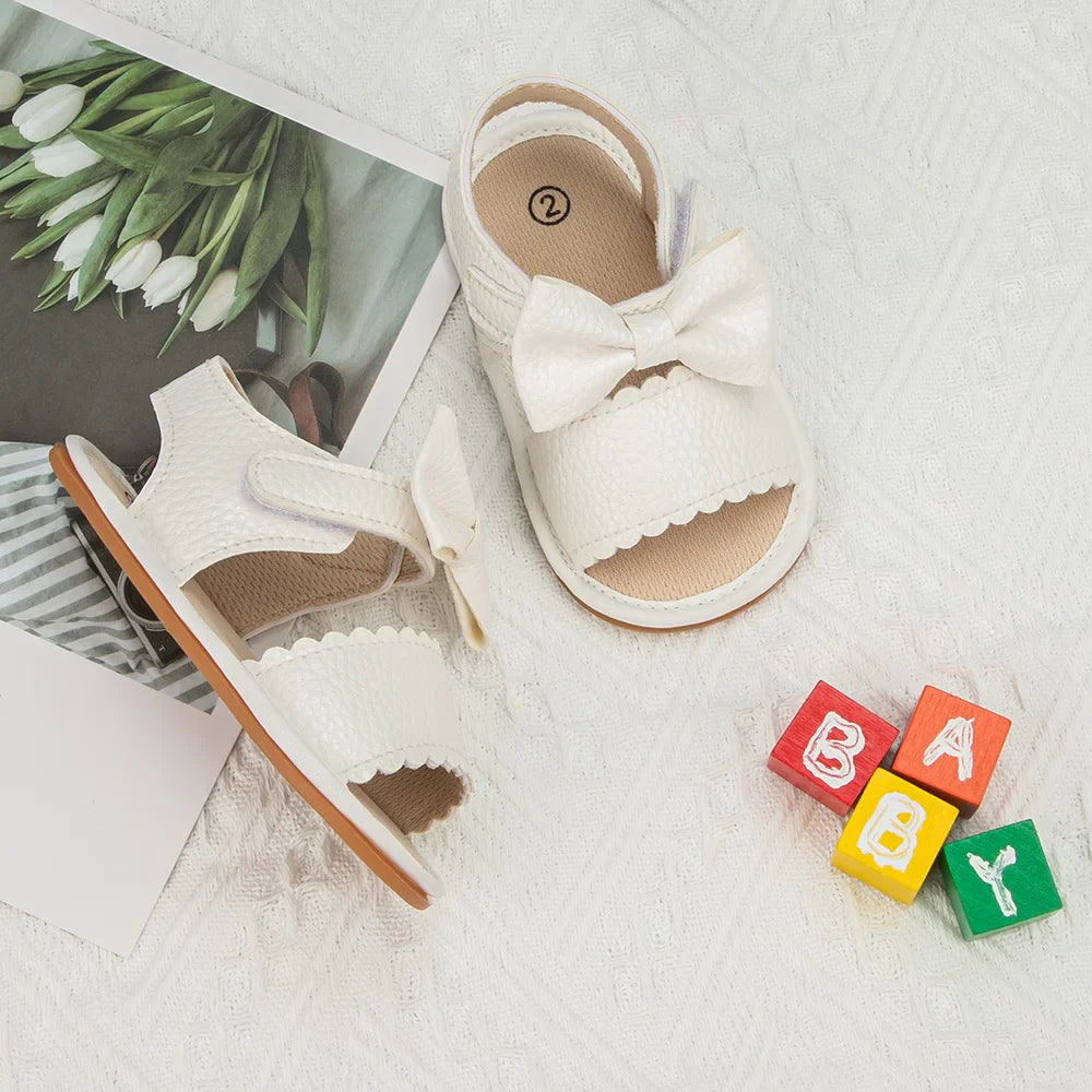 White infant summer sandals with decorative bowknot, perfect first walker shoes