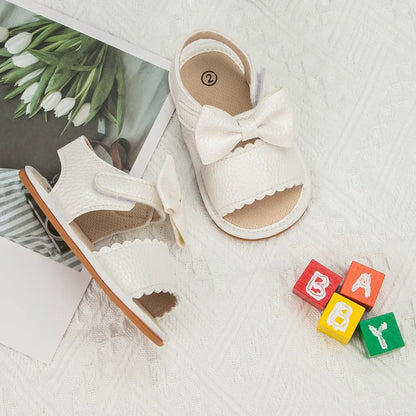 White infant summer sandals with decorative bowknot, perfect first walker shoes