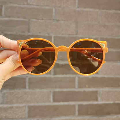 Girls' stylish cartoon cat eye sunglasses, offering full UV protection for outdoor play, kids fashion