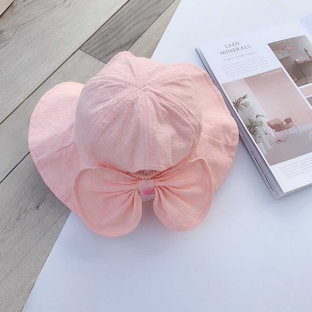 Cute girls' summer bucket hat in light pink, ideal for toddlers' outdoor sun protection