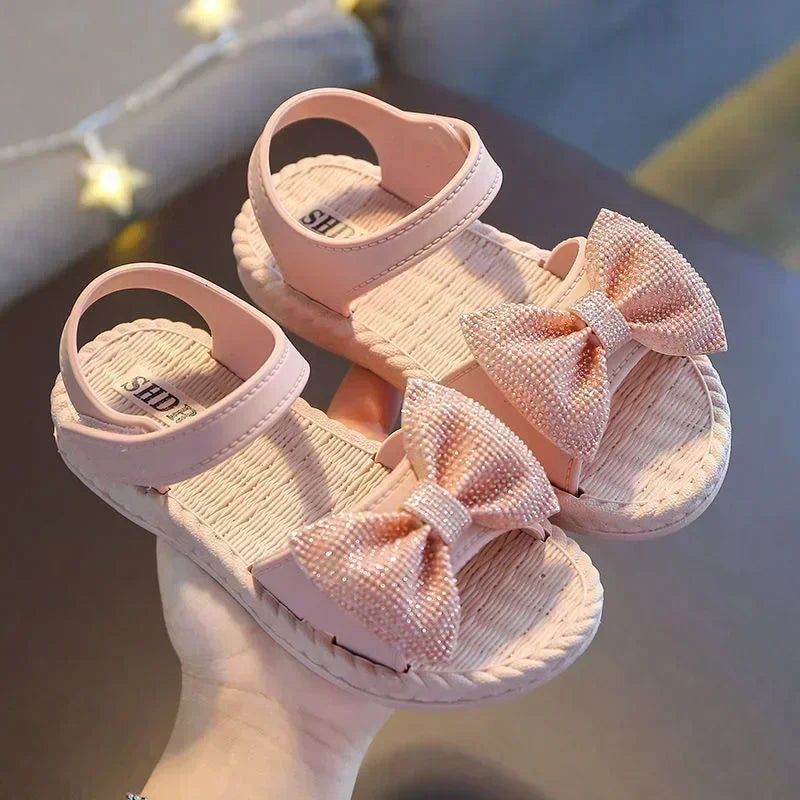 Cute green girls' bow sandals, comfy and breathable for toddlers, beach ready