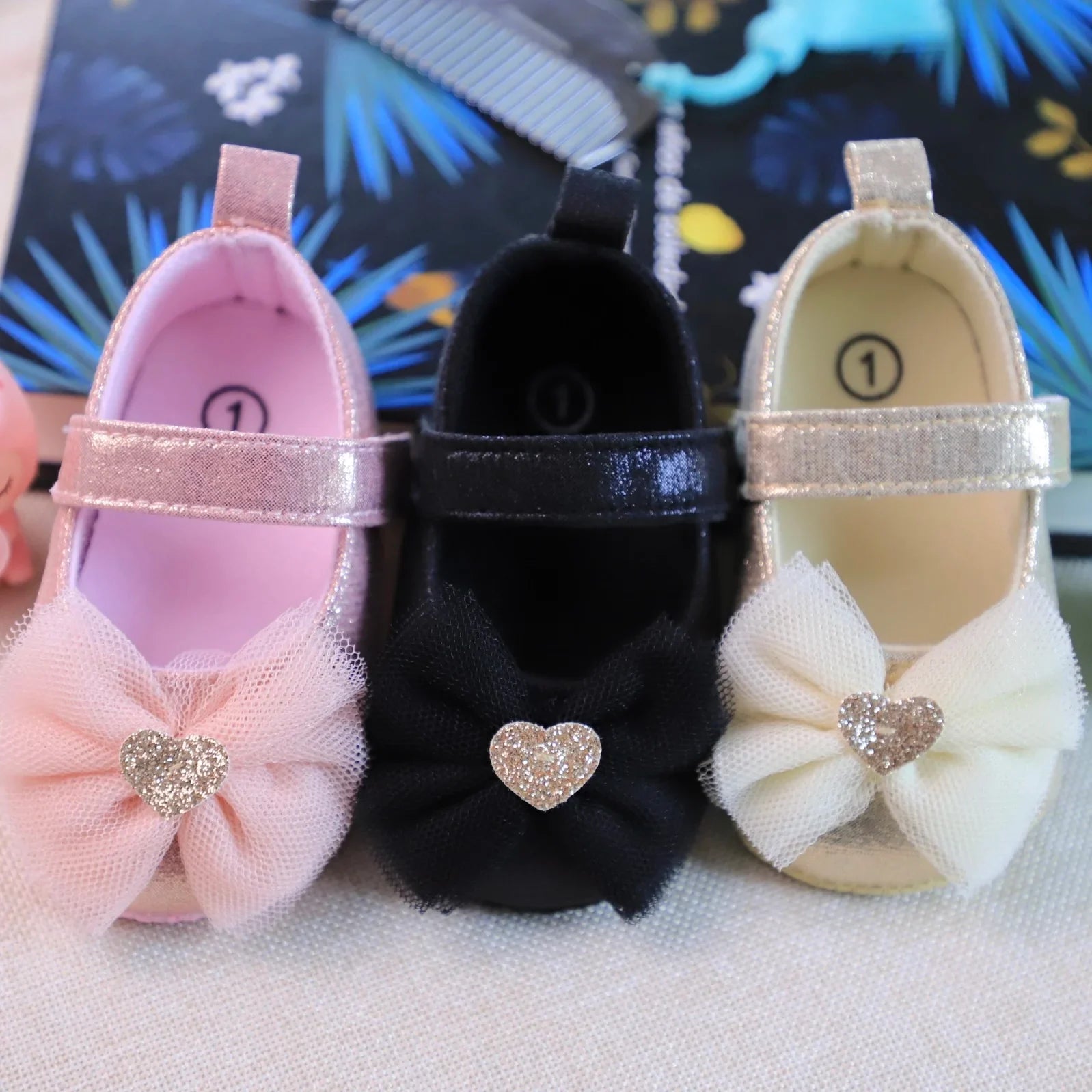 Elegant breathable lace princess shoes for baby girls, adorned with a delicate butterfly knot.