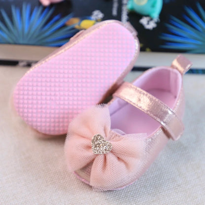 Breathable pink lace princess shoes for baby girls, featuring a lovely butterfly knot accent.