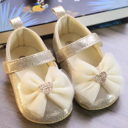 Stylish pink lace princess shoes for toddlers, featuring a beautiful butterfly knot and breathable material.