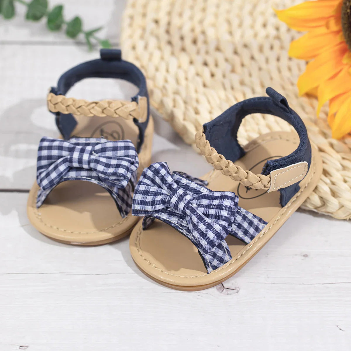 Stylish pink princess bow sandals, ideal toddler footwear for baby girls.